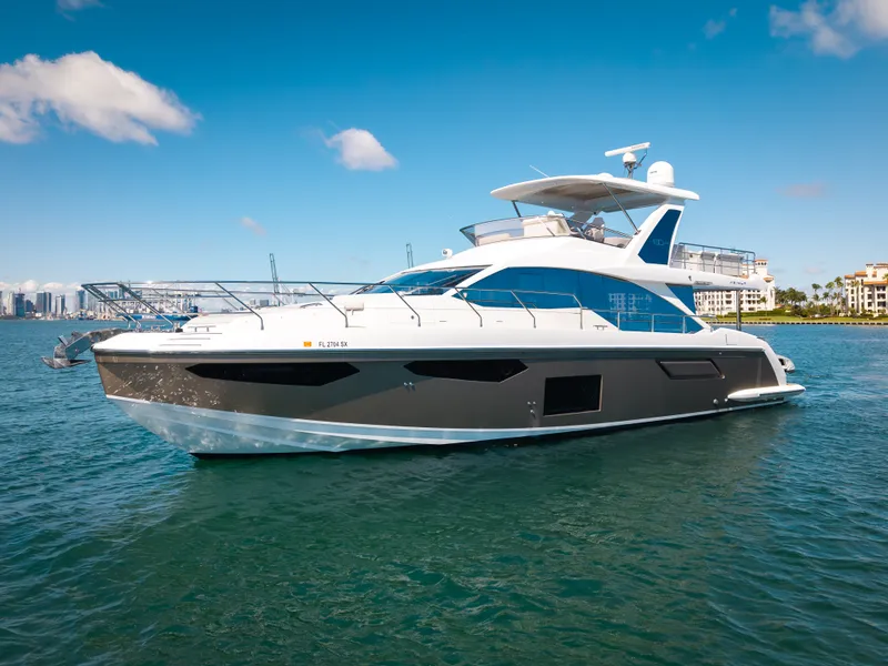 Slide: The Image of Azimut 60 Flybridge 2021 - 10