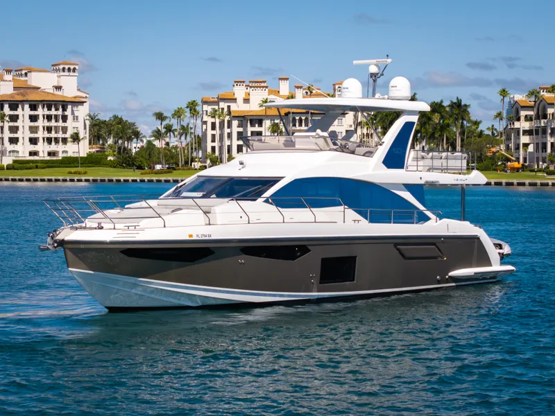 Slide: The Image of Azimut 60 Flybridge 2021 - 12