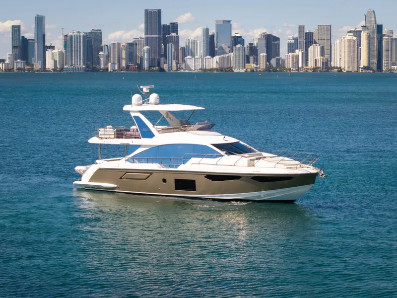 Slide: The Image of Azimut 60 Flybridge 2021 - 15