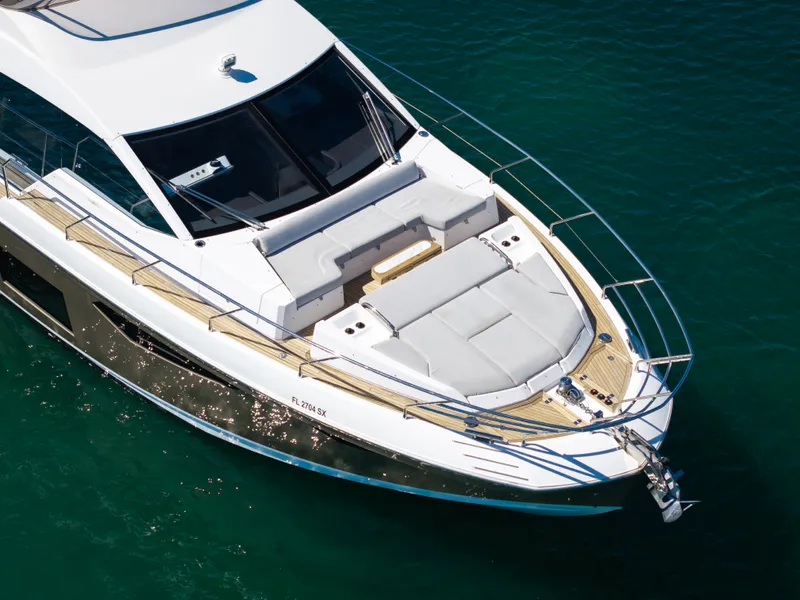 Slide: The Image of Azimut 60 Flybridge 2021 - 16