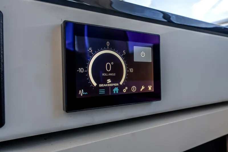 Slide: The Image of Azimut 60 Flybridge 2021 - 24