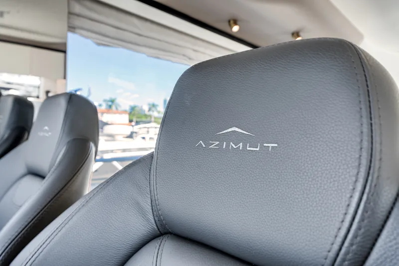 Slide: The Image of Azimut 60 Flybridge 2021 - 26