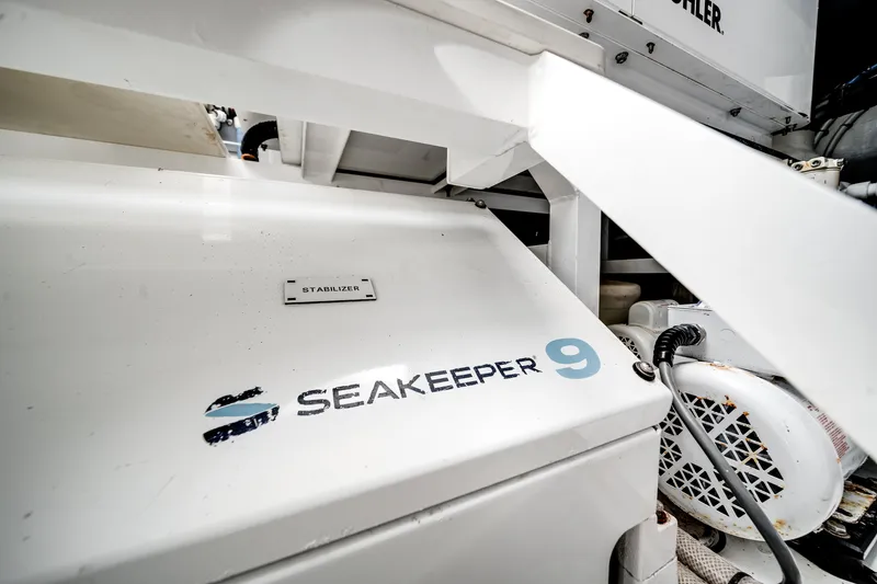 Slide: The Image of Azimut 60 Flybridge 2021 - 28