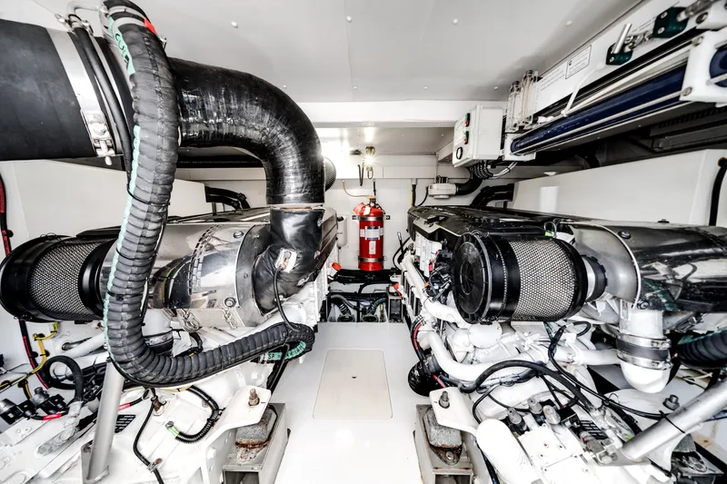 Slide: The Image of Azimut 60 Flybridge 2021 - 29