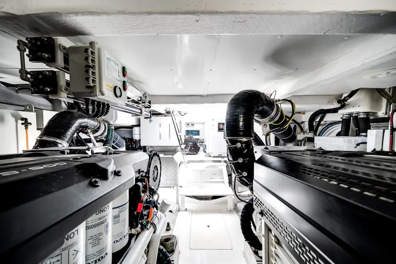 Slide: The Image of Azimut 60 Flybridge 2021 - 31