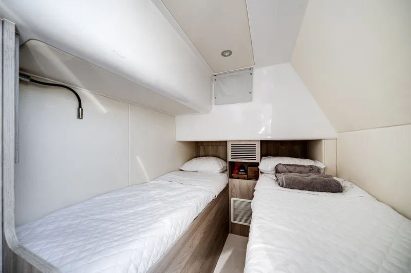 Slide: The Image of Azimut 60 Flybridge 2021 - 33