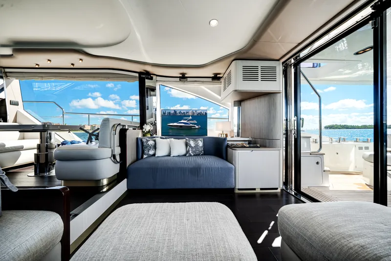 Slide: The Image of Azimut 60 Flybridge 2021 - 37