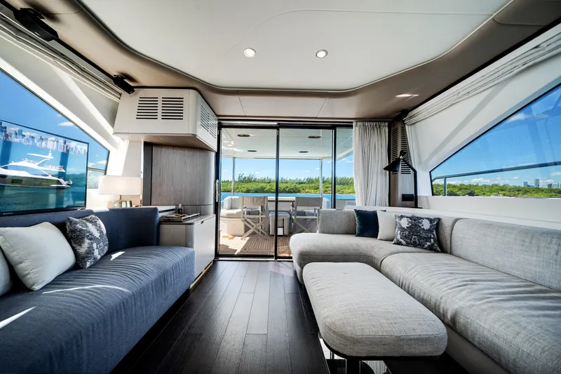 Slide: The Image of Azimut 60 Flybridge 2021 - 38