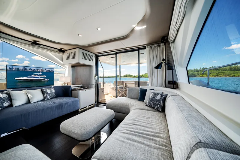 Slide: The Image of Azimut 60 Flybridge 2021 - 39