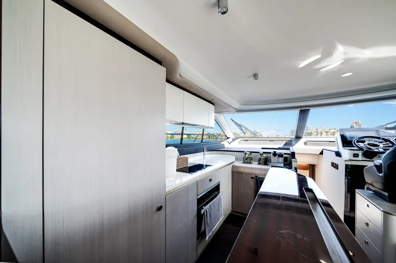 Slide: The Image of Azimut 60 Flybridge 2021 - 42