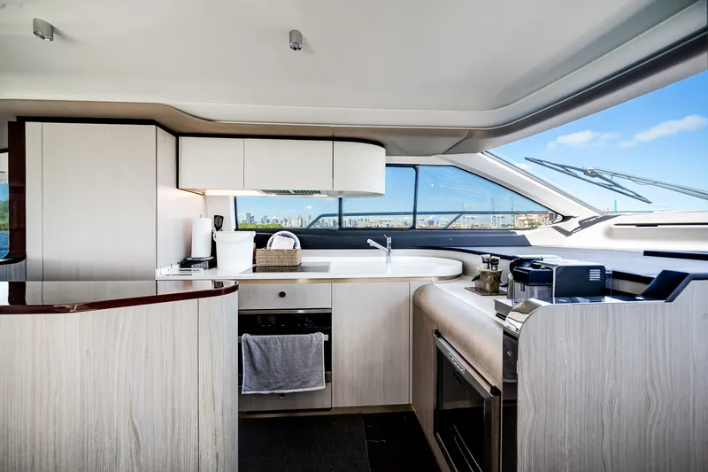 Slide: The Image of Azimut 60 Flybridge 2021 - 43