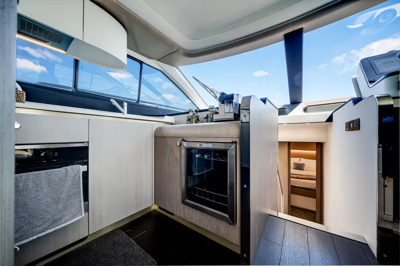 Slide: The Image of Azimut 60 Flybridge 2021 - 44