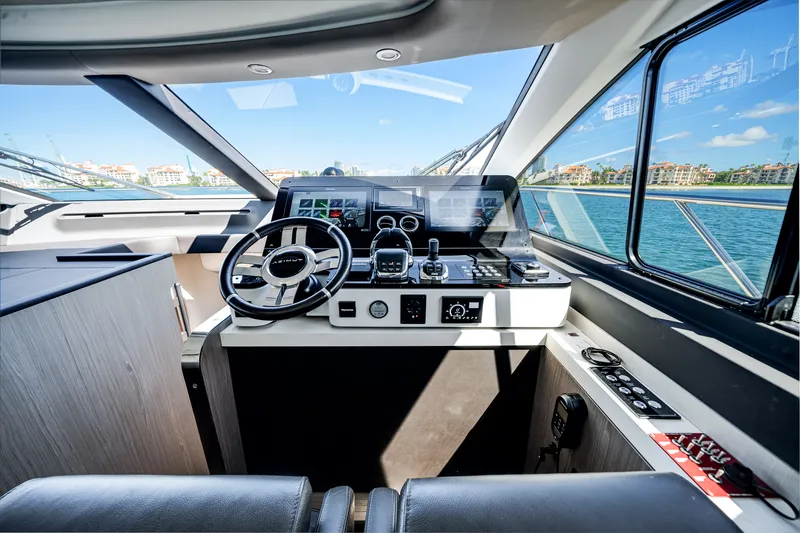 Slide: The Image of Azimut 60 Flybridge 2021 - 47