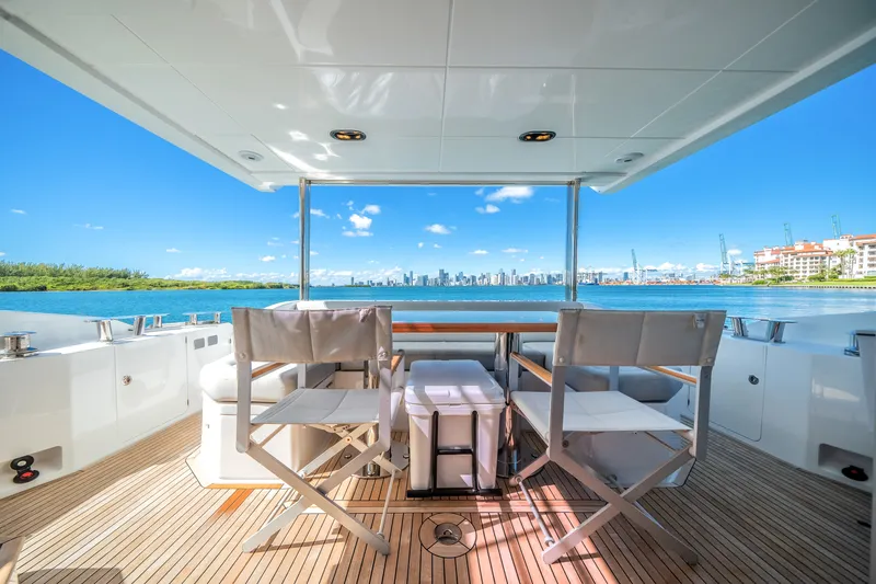 Slide: The Image of Azimut 60 Flybridge 2021 - 49