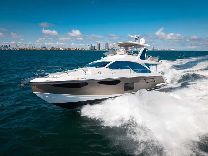 Slide: The Image of Azimut 60 Flybridge 2021 - 5