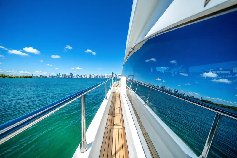 Slide: The Image of Azimut 60 Flybridge 2021 - 52