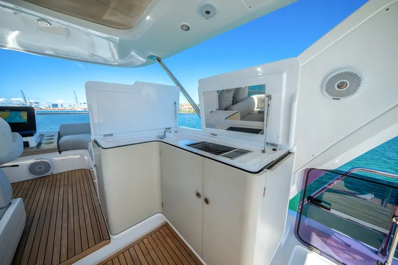 Slide: The Image of Azimut 60 Flybridge 2021 - 57