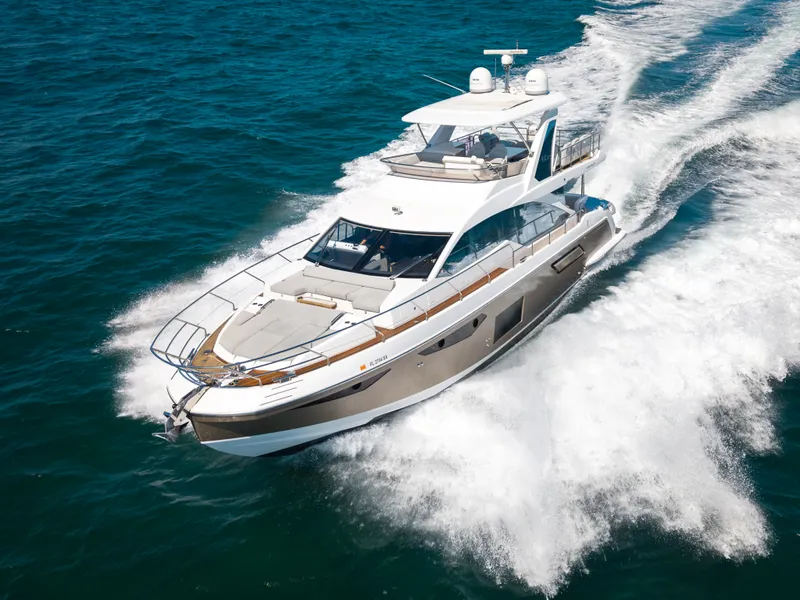 Slide: The Image of Azimut 60 Flybridge 2021 - 6