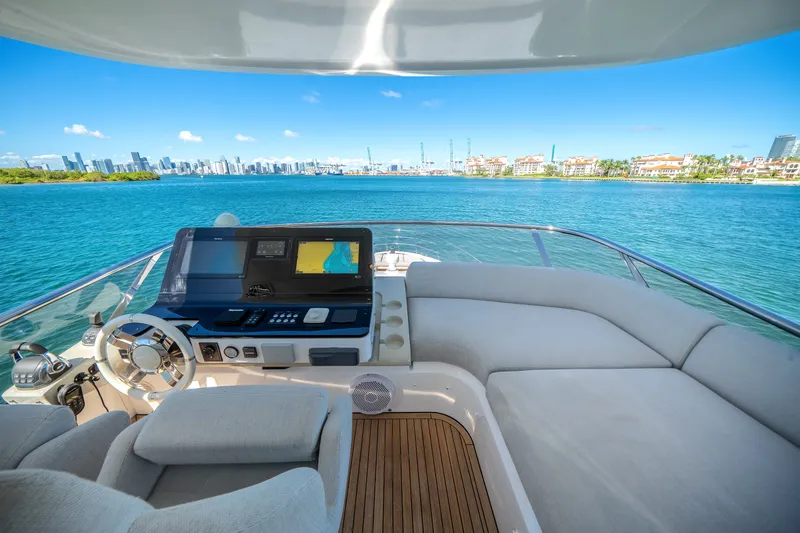 Slide: The Image of Azimut 60 Flybridge 2021 - 60