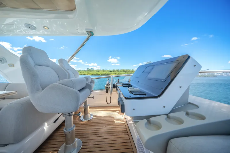 Slide: The Image of Azimut 60 Flybridge 2021 - 61