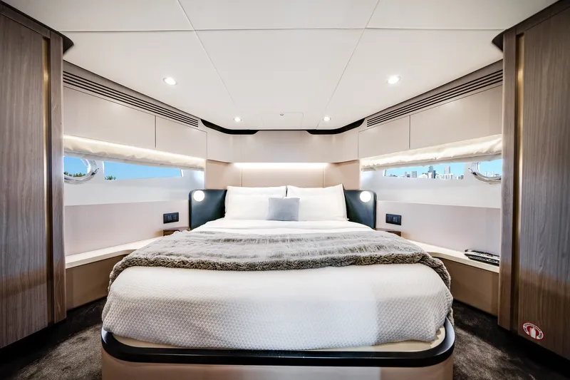 Slide: The Image of Azimut 60 Flybridge 2021 - 62