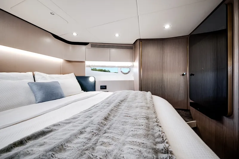 Slide: The Image of Azimut 60 Flybridge 2021 - 63