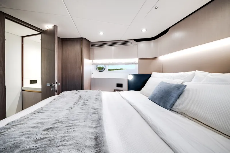 Slide: The Image of Azimut 60 Flybridge 2021 - 64