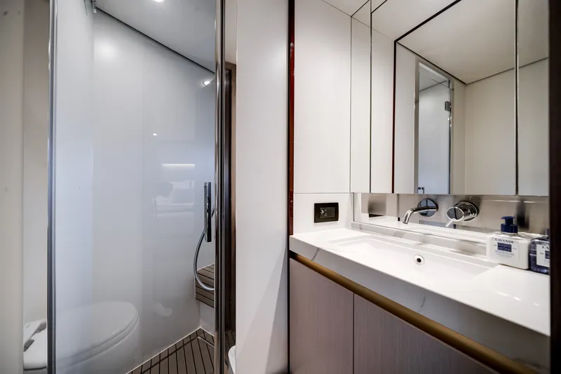 Slide: The Image of Azimut 60 Flybridge 2021 - 65