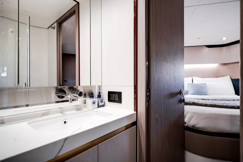 Slide: The Image of Azimut 60 Flybridge 2021 - 66