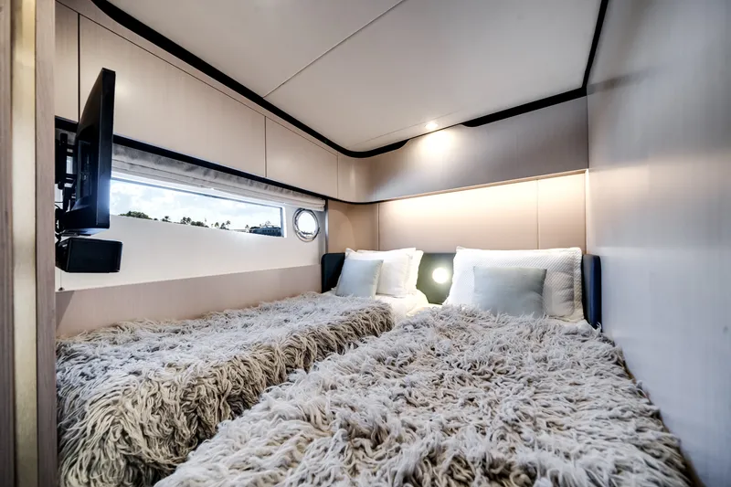 Slide: The Image of Azimut 60 Flybridge 2021 - 68