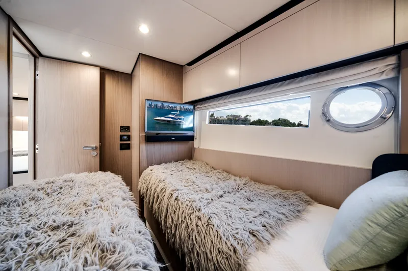 Slide: The Image of Azimut 60 Flybridge 2021 - 69