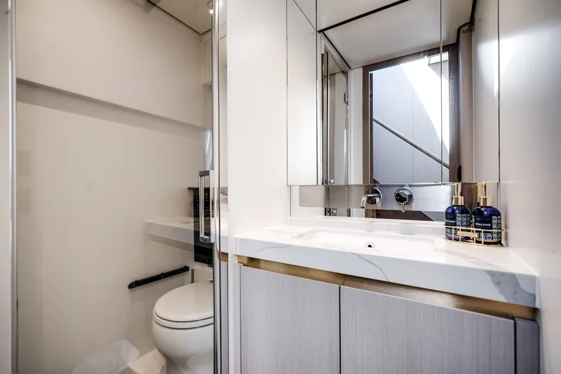 Slide: The Image of Azimut 60 Flybridge 2021 - 71