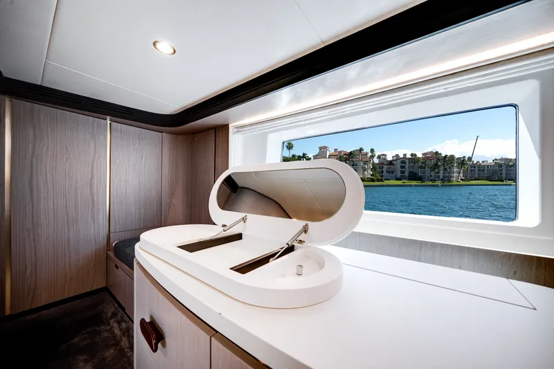 Slide: The Image of Azimut 60 Flybridge 2021 - 80