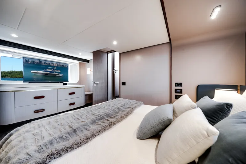 Slide: The Image of Azimut 60 Flybridge 2021 - 82