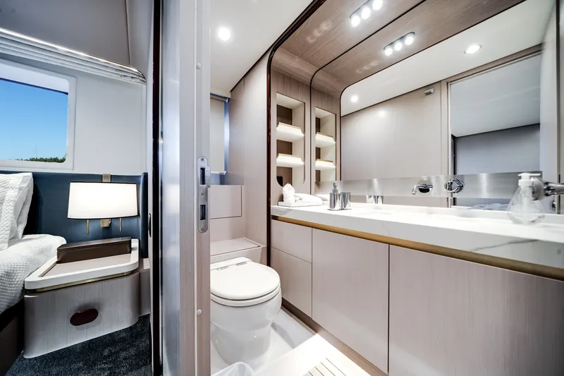 Slide: The Image of Azimut 60 Flybridge 2021 - 83