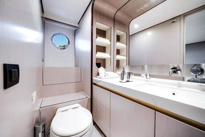 Slide: The Image of Azimut 60 Flybridge 2021 - 84