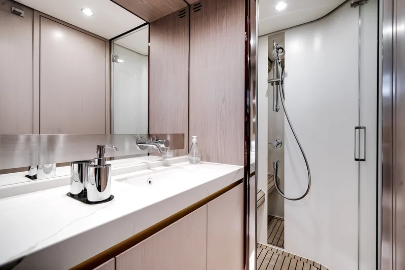 Slide: The Image of Azimut 60 Flybridge 2021 - 85