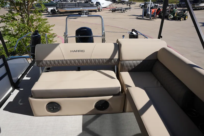 Slide: The Image of Harris Cruiser 210 2026 - 18