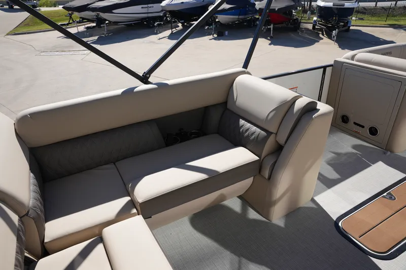 Slide: The Image of Harris Cruiser 210 2026 - 20