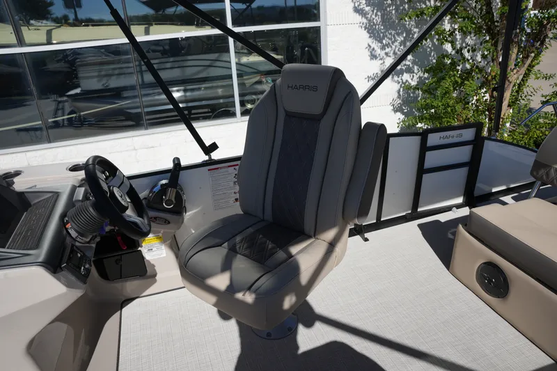 Slide: The Image of Harris Cruiser 210 2026 - 22