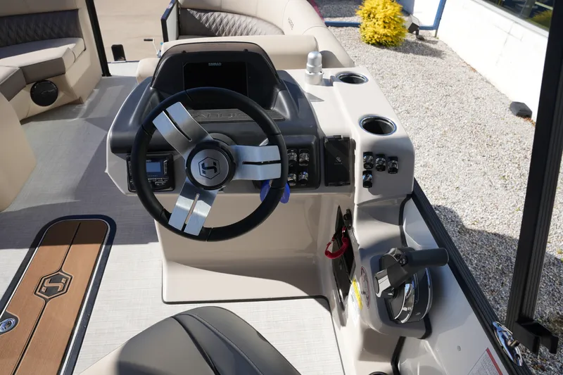 Slide: The Image of Harris Cruiser 210 2026 - 23