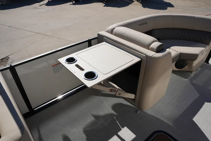 Slide: The Image of Harris Cruiser 210 2026 - 26