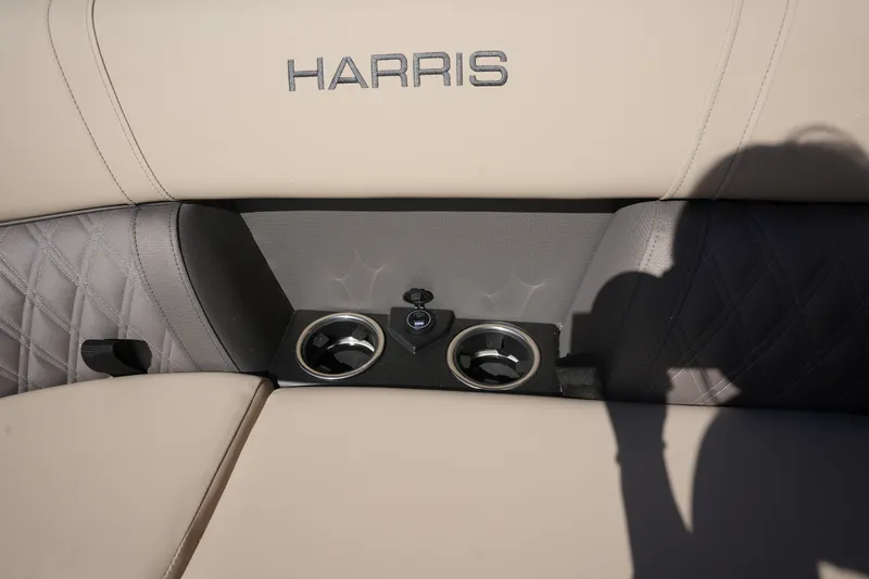 Slide: The Image of Harris Cruiser 210 2026 - 32