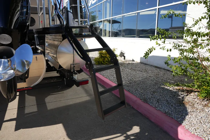 Slide: The Image of Harris Cruiser 210 2026 - 7