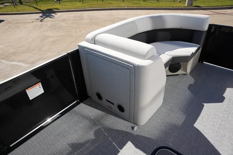 Slide: The Image of Harris Cruiser 210 2026 - 25