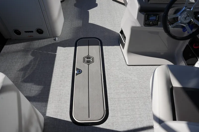 Slide: The Image of Harris Cruiser 210 2026 - 27