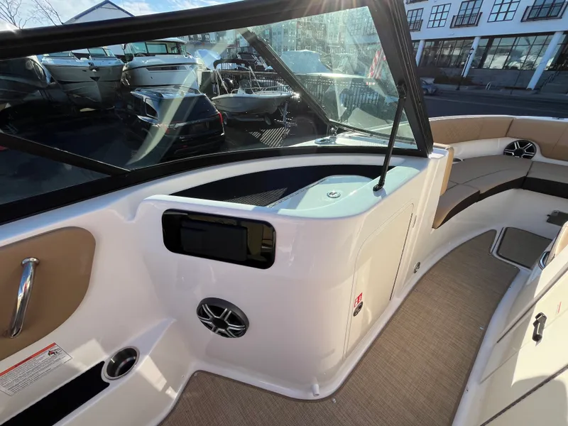 Slide: The Image of Sea Ray SDX 250 Outboard 2026 - 11