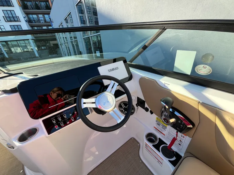 Slide: The Image of Sea Ray SDX 250 Outboard 2026 - 13