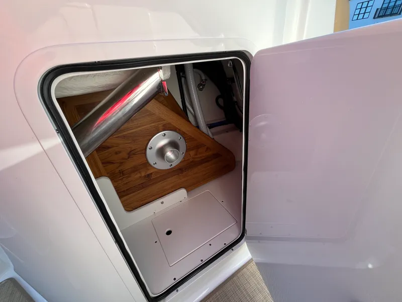 Slide: The Image of Sea Ray SDX 250 Outboard 2026 - 17