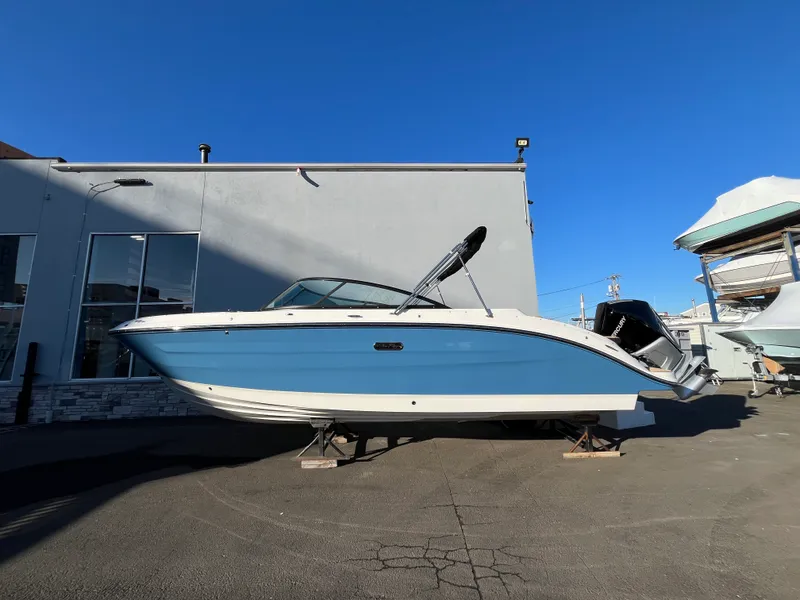 Slide: The Image of Sea Ray SDX 250 Outboard 2026 - 22